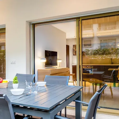 Downtown With Garden Apartment