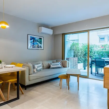 Downtown With Garden Apartment *
