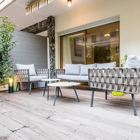 Downtown With Garden Apartment