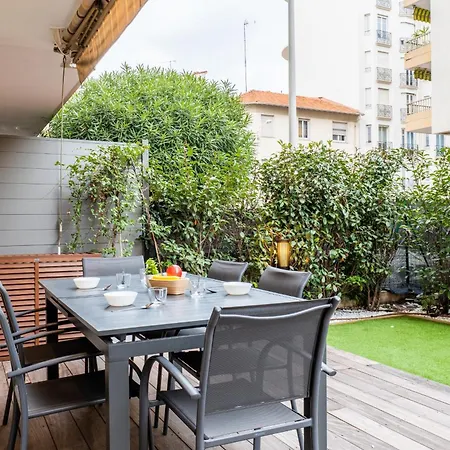 Apartment Downtown With Garden *